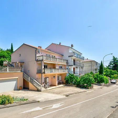 Helles Nur 100 Meter Zum Mit Meerblick Crikvenica