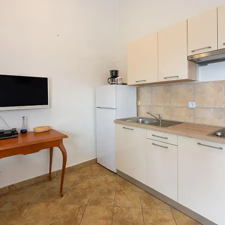 Helles Nur 100 Meter Zum Mit Meerblick Apartment Crikvenica